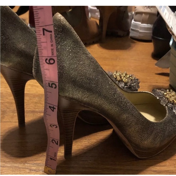 Coach Heels ~Bergen Women's Soft Gold Crackled Leather Heels ~ size 9 - Picture 6 of 11